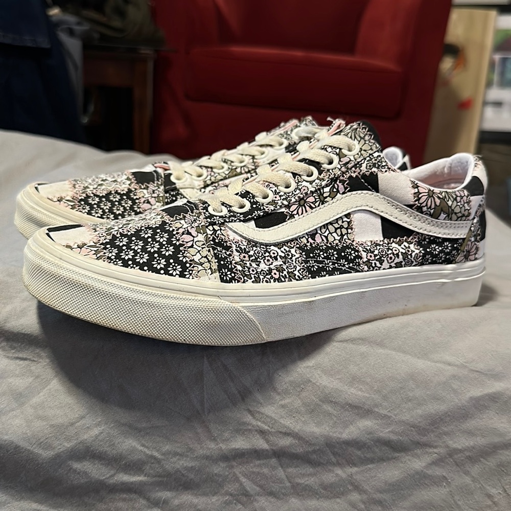 Vans Floral Low Top Sneakers in Black and Pink
